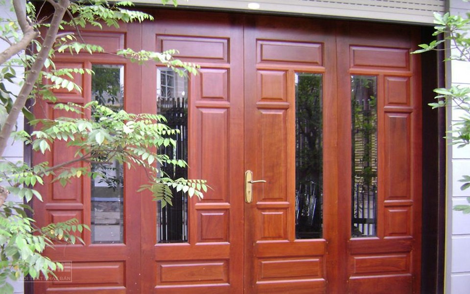 Cửa gỗ căm xe