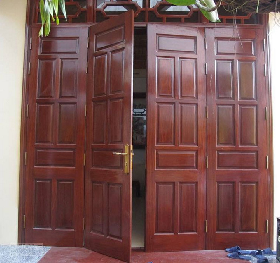 Cửa gỗ căm xe
