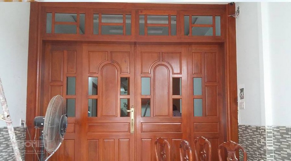 Cửa gỗ căm xe