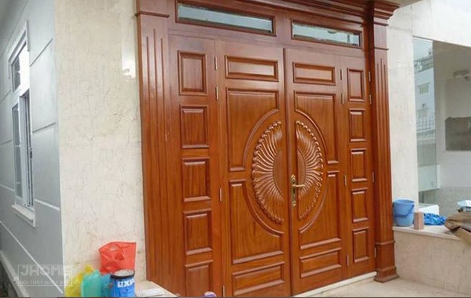 Cửa gỗ căm xe